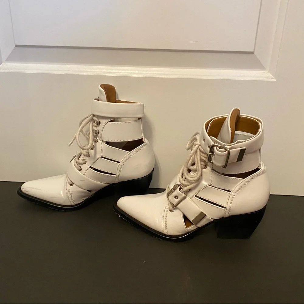 CHLOE SHOES ANKLE BOOTS BOOTIE WHITE GLOSSY LEATHER CUT OUT LACE UP BUCKLE 36.5
